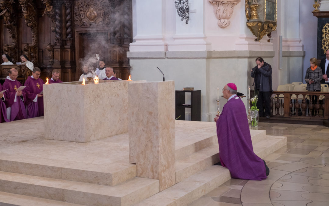 Altarweihe mit Bischof Dr. Rudolf Voderholzer