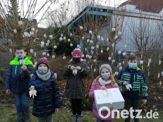 Kinder basteln Weihnachtsengel für Altenheimbewohner in Waldsassen