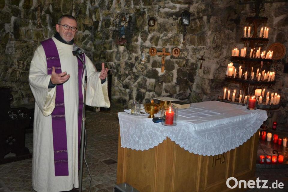 Adventlicher Gottesdienst an der Lourdesgrotte