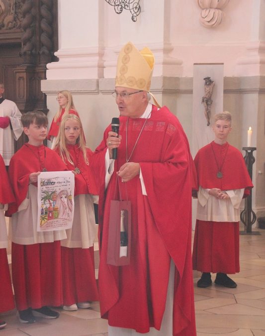 Geldspende für ein neues Evangeliar