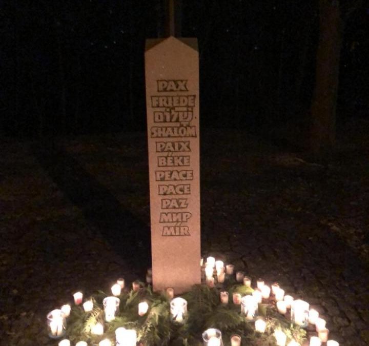 Gebet an der Friedenssäule in Waldsassen