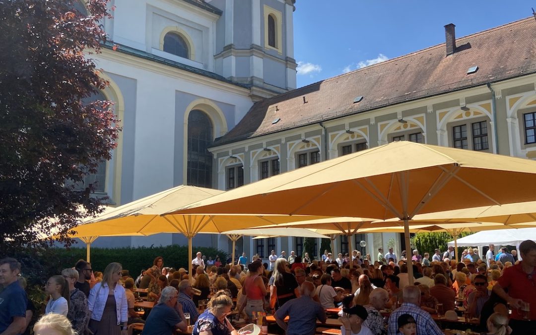 Musik, Tanz und Besuch bei der Glocke