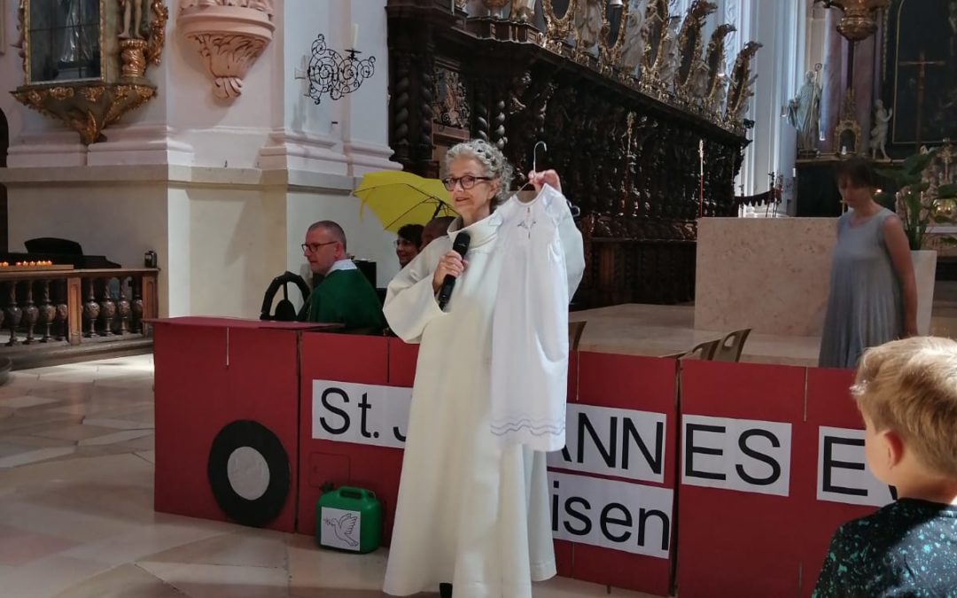Alles einsteigen in den Pfarrei–Bus