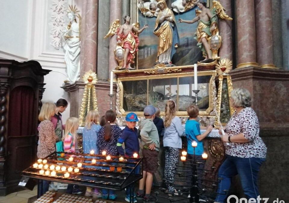 Kinder auf Entdeckertour durch die Basilika