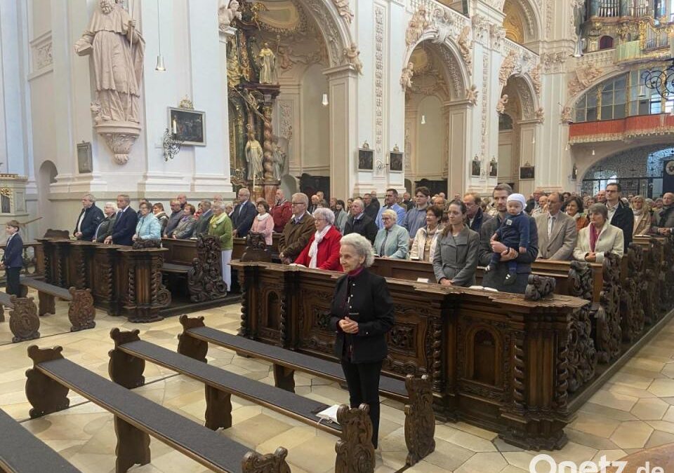 Seit Jahrzehnten verheiratet: Ehejubilare feiern Dankgottesdienst in der Basilika